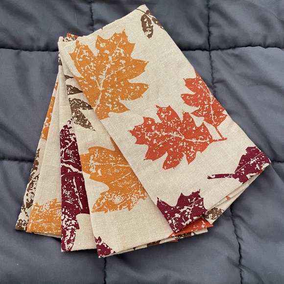 Well Dressed Home Cloth 'Leaves' Napkin Set of Four - Picture 2 of 5